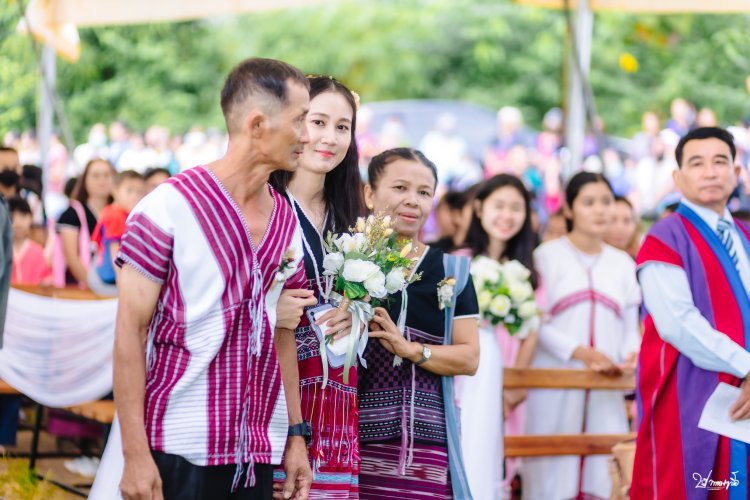 ปากาญอสตูดิโอ ช่างภาพพบพระ ถ่ายรูปพบพระ ช่างถ่ายรูปพบพระ รูปพบพระ ช่างถ่ายภาพพบพระ ช่างถ่ายวีดีโอพบพระ ช่างวีดีโอพบพระ งานแต่งงาน พรีเวดดิ้ง อีเว้นท์ วีดีโอ ช่างภาพกะเหรี่ยง