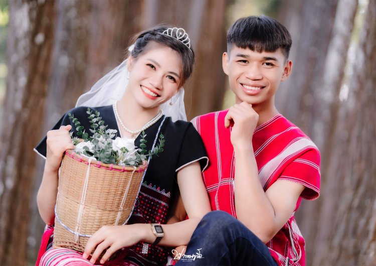 พรีเว็ดดิ้ง ปากาญอสตูดิโอ WEDDINGDAY MAESOT PAGAYOSTUDIO งานแต่ง แต่งงาน  โบสถ์แม่สอด ช่างภาพตาก ช่างภาพแม่สอด ช่างภาพแม่ระมาด ช่างภาพพบพระ ช่างภาพท่าสองยาง วีดีโองานแต่ง ถ่ายวีดีโองานแต่ง ถ่ายวีดีโองานแต่งกะเหรี่ยง กะเหรี่ยงแต่งาน งานแต่งกะเหรี่ยง กะเหรี่ยงแม่สอด จังหวัดตาก ตากล้องจังหวัดตาก งานแต่ง แต่งงาน กะเหรี่ยงชายแดน  ปากาญอสตูดิโอ