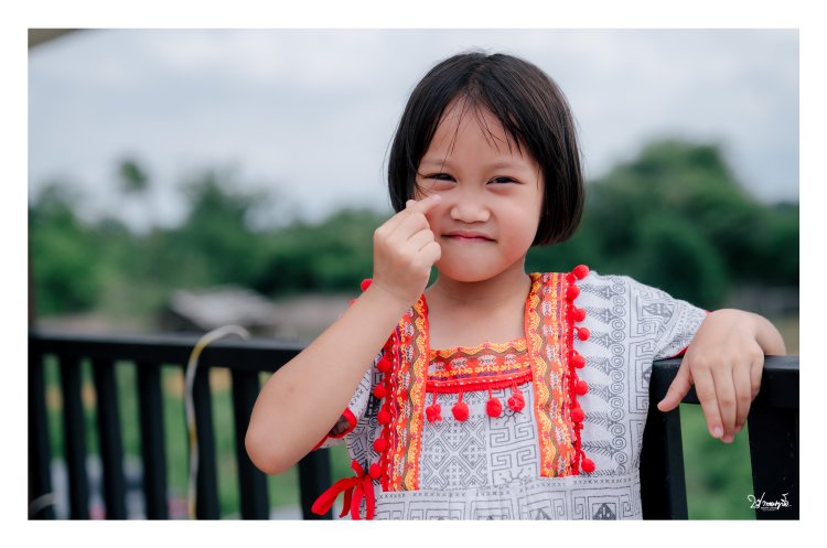 รูปครอบครัว ถ่ายรูปครอบครัว ถ่ายรูปทำบุญบ้านใหม่ ถ่ายรูปบ้านใหม่ ถ่ายรูปทำบุญบ้าน ฉลองบ้านใหม่ ช่างภาพแม่สอด ช่างภาพกะเหรี่ยง วีดีโอแม่สอด ปากาญอสตูดิโอ ถ่ายรูปแม่สอด ถ่ายรูปแม่ระมาด ถ่ายรูปพบพระ ถ่ายรูปขึ้นบ้านใหม่ ถ่ายรูปมงคล