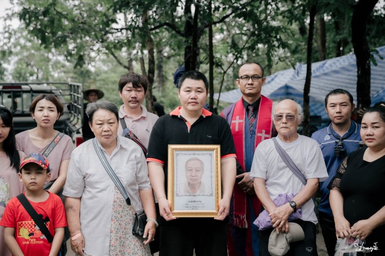 ปากาญอสตูดิโอ ช่างภาพพบพระ ถ่ายรูปพบพระ ช่างถ่ายรูปพบพระ รูปพบพระ ช่างถ่ายภาพพบพระ ช่างถ่ายวีดีโอพบพระ ช่างวีดีโอพบพระ