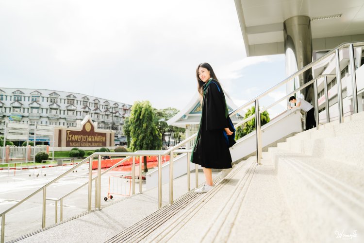 ถ่ายรูปรับปริญญานอกรอบแม่สอด โรงพยาบาลแม่สอด ถ่ายรูปแม่สอด สาวแม่สอด หมอแม่สอด ช่างภาพรับปริญญา,หาช่างภาพ,ช่างกล้อง,ถ่ายรูปรับปริญญานอกรอบ,