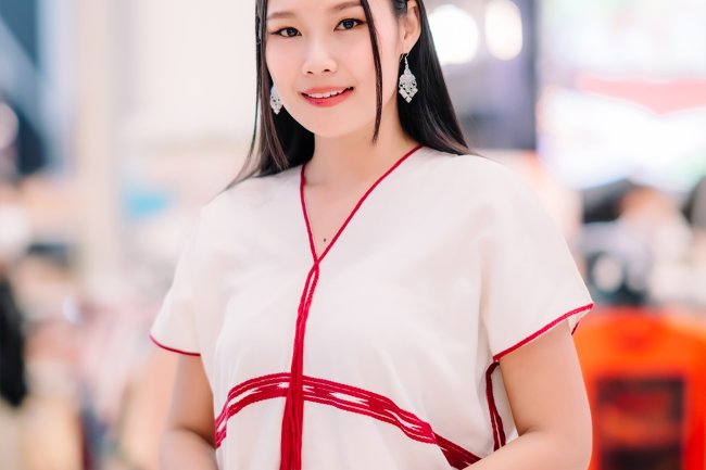 โปรไฟล์ Debary Staunch KarenGirl - Fashion Show 2023 maesot