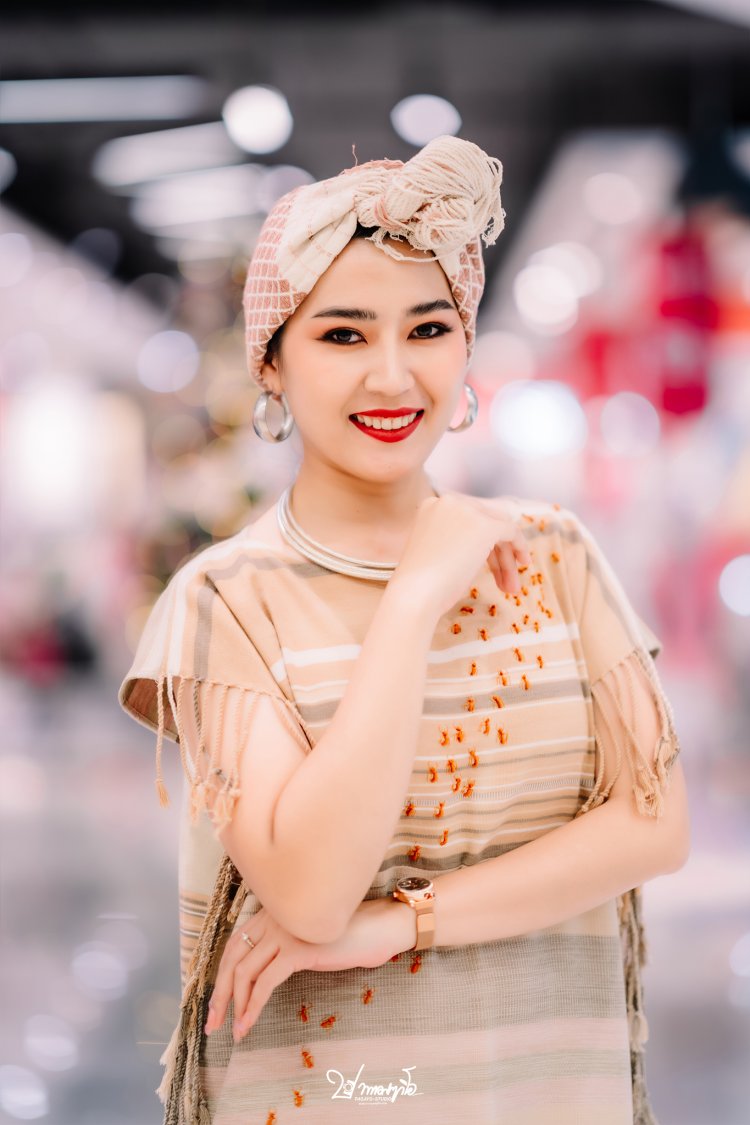 Rose Rojjanaphorn - Kleepo Fashion Show 2023 ครูโรส คนดัง สาวกะเหรี่ยง ชุดกะเหรี่ยง เสื้อกะเหรี่ยง ช่างภาพแม่สอด แม่ระมาด ท่าสองยาง อุ้มผาง โรบินสันแม่สอด 