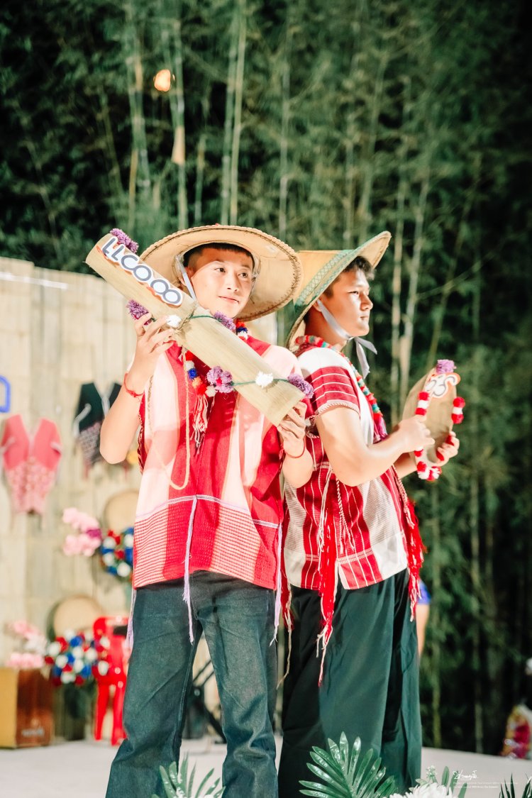 ชาวกะเหรี่ยงในชุดพื้นเมืองร่วมเฉลิมฉลองปีใหม่ที่แม่ระมาด