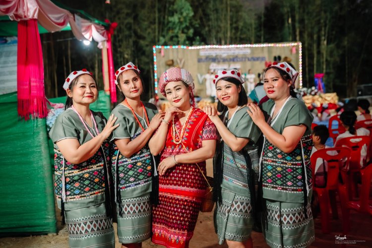 ปีใหม่กะเหรี่ยง,งานปีใหม่กะเหรี่ยง2025,ถ่ายภาพงานประเพณี,บ้านห้วยสลุง,แม่ระมาด,ช่างภาพแม่ระมาด,ถ่ายภาพแม่สอด,ปากาญอสตูดิโอ,ช่างภาพกะเหรี่ยง,ประเพณีกะเหรี่ยง,ถ่ายภาพงานแต่ง,รับถ่ายพรีเวดดิ้ง,ถ่ายภาพงานปีใหม่,งานวัฒนธรรม,ช่างภาพตาก,studioแม่สอด