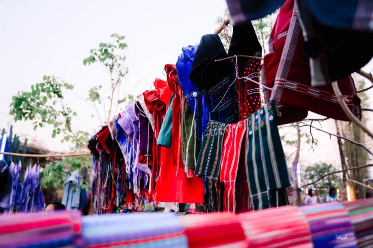 ผ้าทอกะเหรี่ยง เสื้อกะเหรี่ยง แม่ระมาด แม่สอด ช่างภาพกะเหรี่ยง