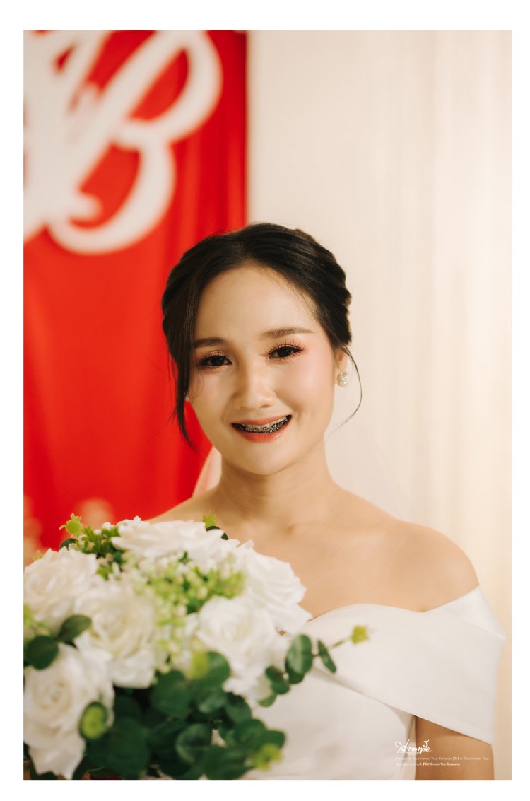 เจ้าสาว ยิ้มแย้มในวันสำคัญแห่งชีวิต